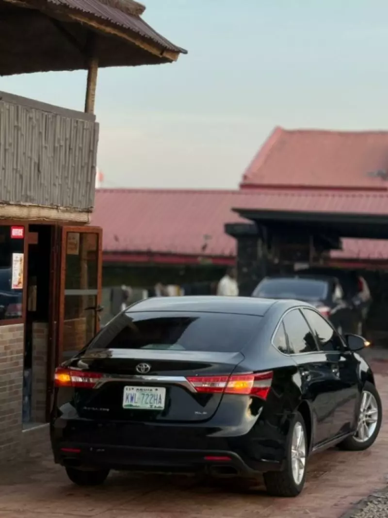 Toyota Avalon   - 2014