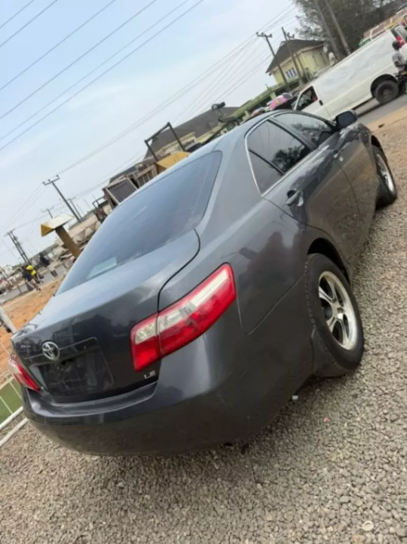 Toyota Camry   - 2009