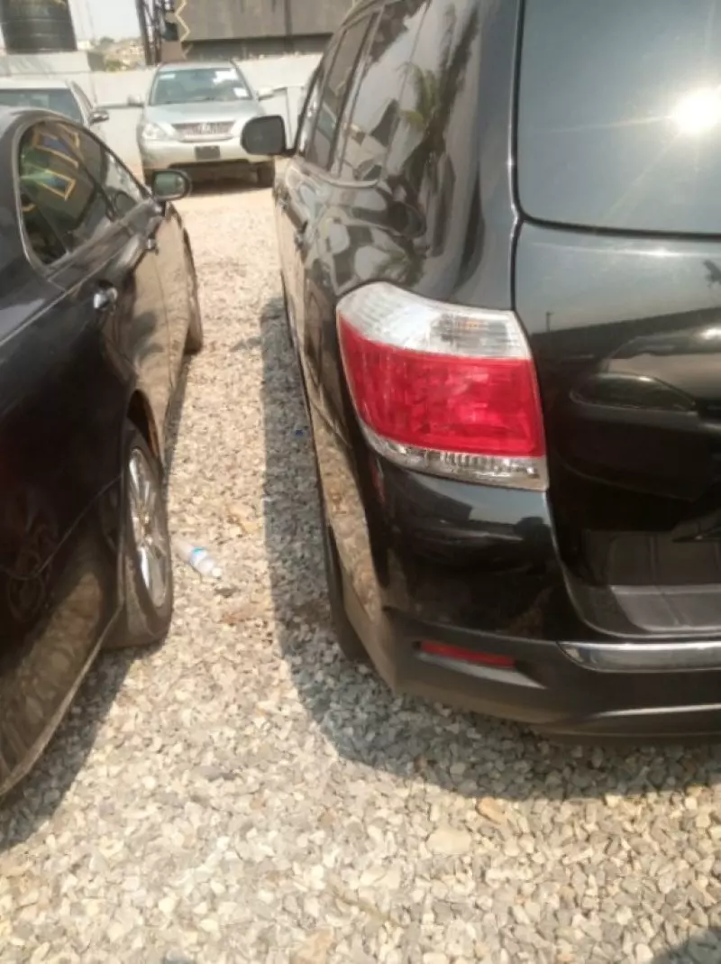 Toyota Highlander   - 2012