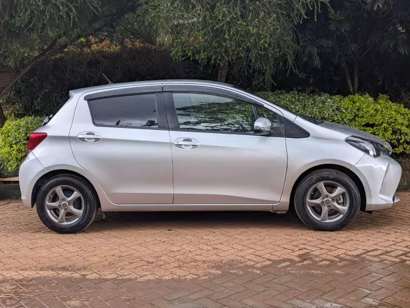 Toyota Vitz   - 2016