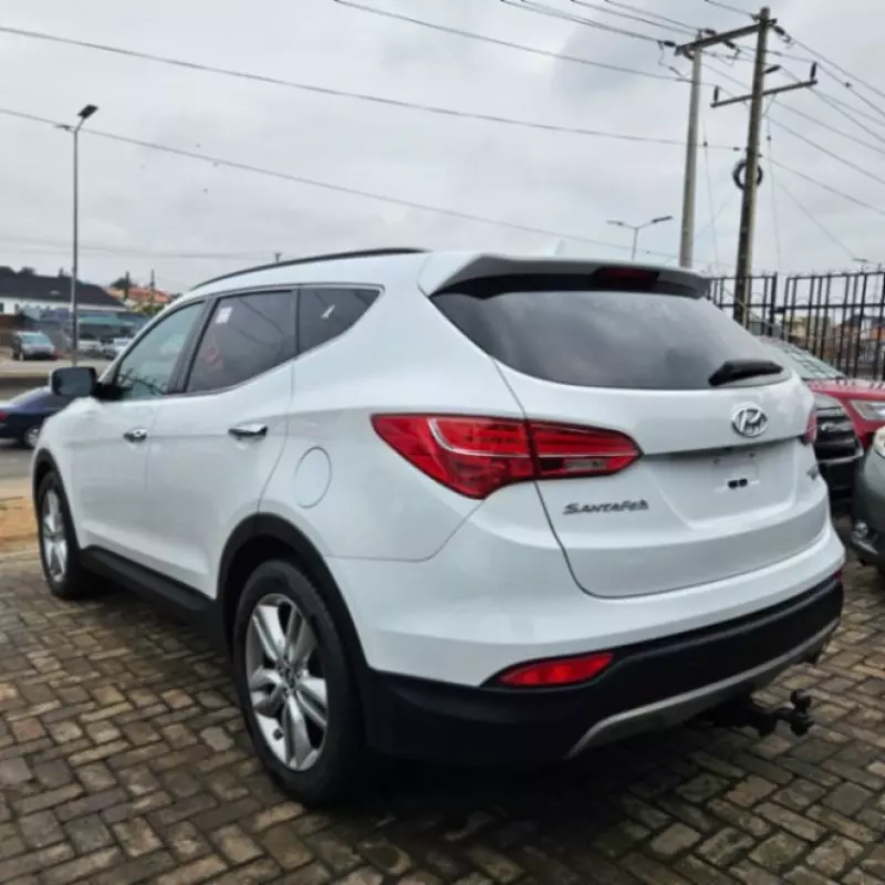 Hyundai Santa Fe   - 2015