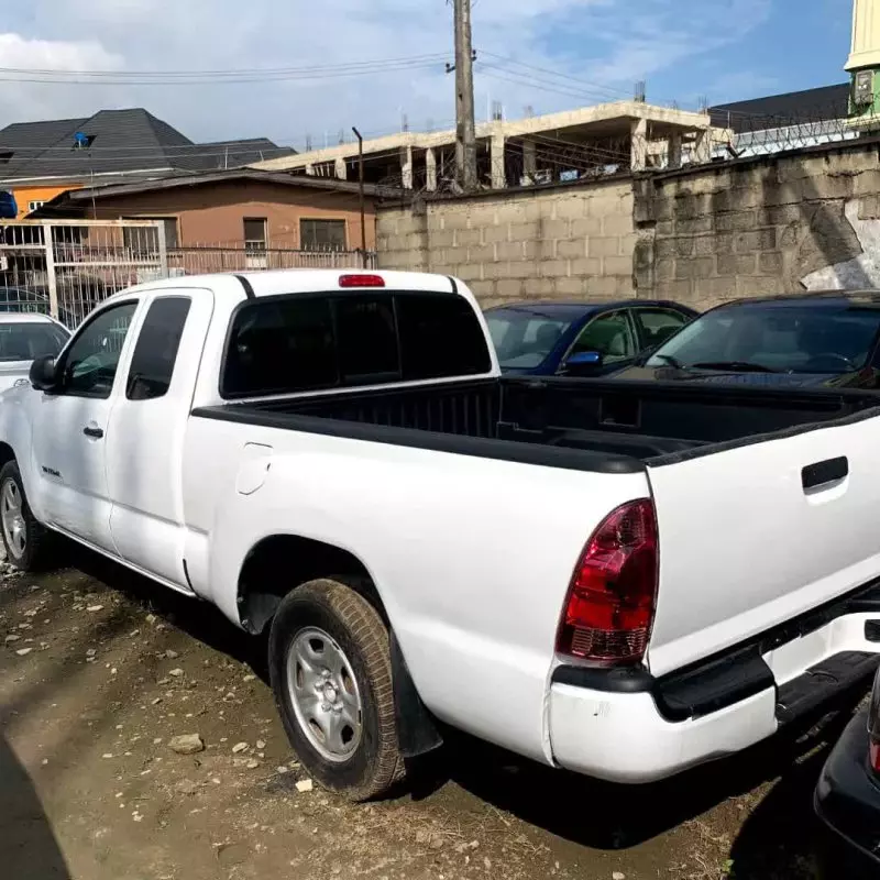 Toyota Tacoma   - 2011