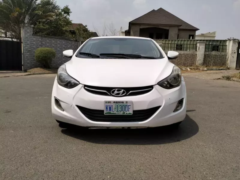 Hyundai Elantra   - 2012