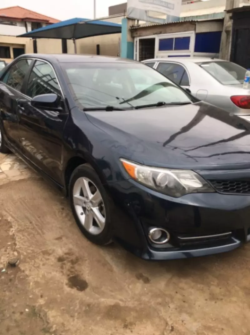 Toyota Camry   - 2014