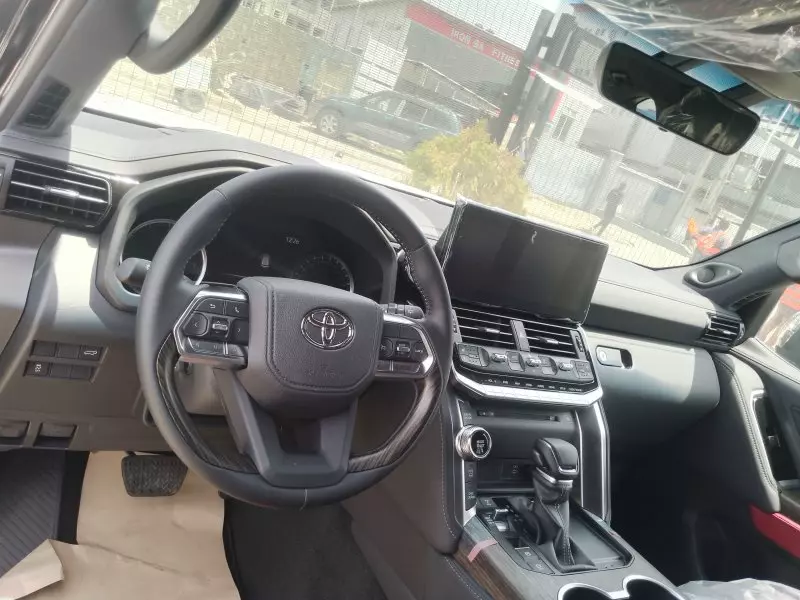 Toyota Landcruiser 300 VXR   - 2025