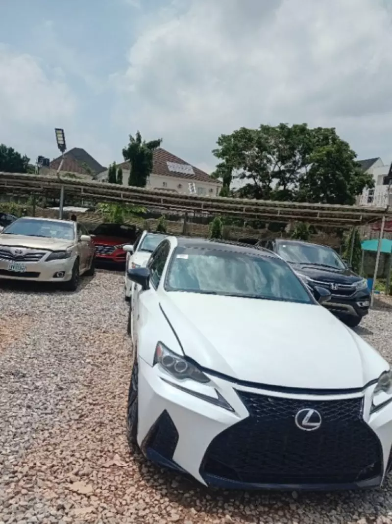 Lexus IS   - 2015
