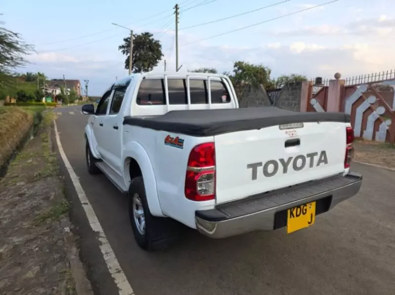 Toyota Hilux   - 2014