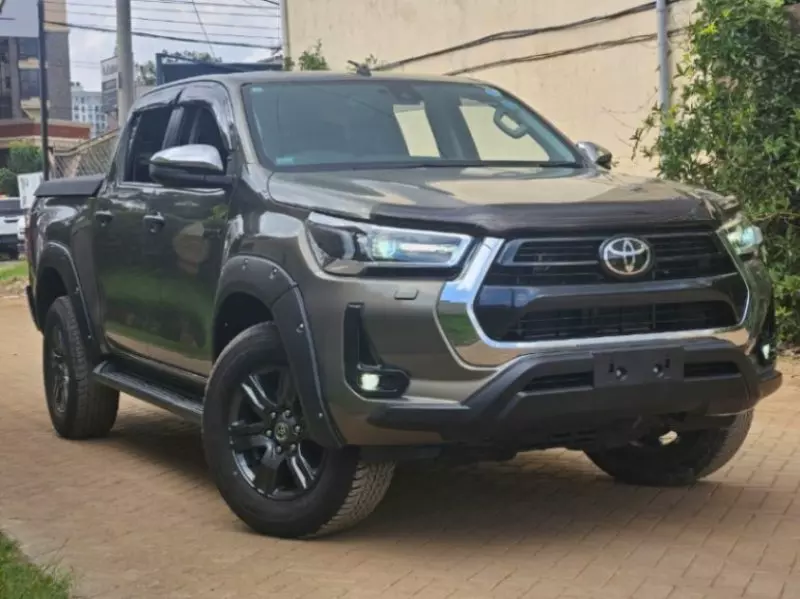 Toyota Hilux   - 2021