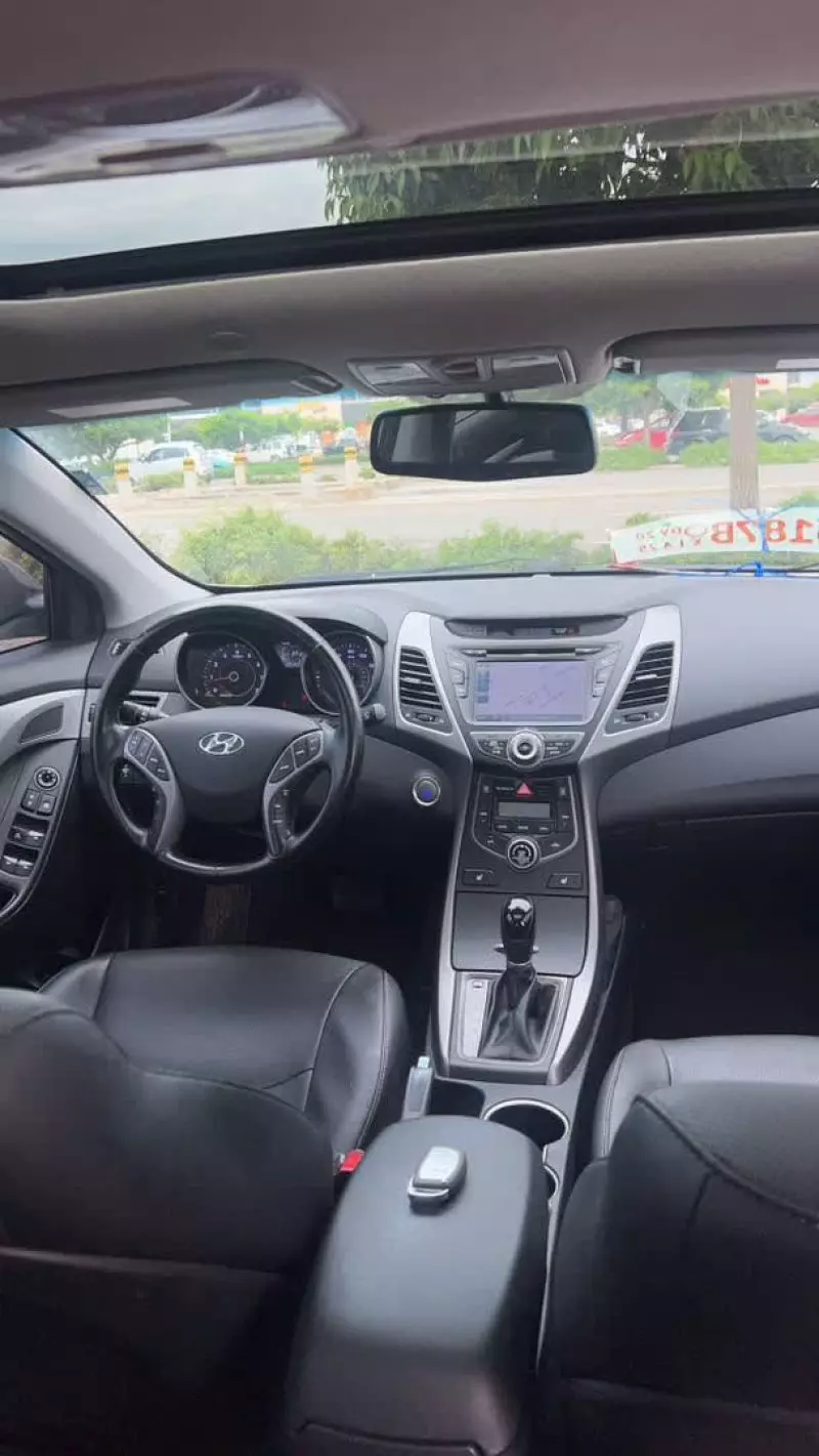 Hyundai Elantra   - 2015