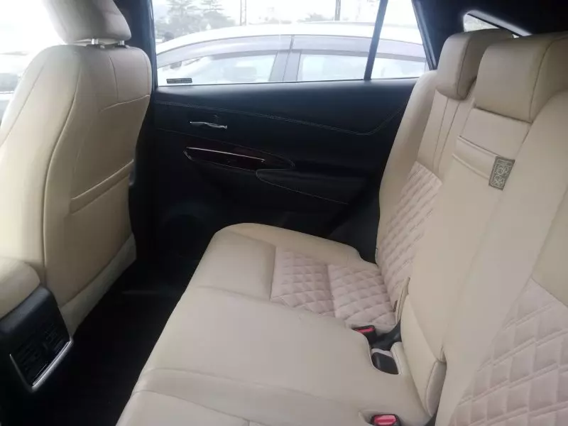 Toyota Harrier   - 2016