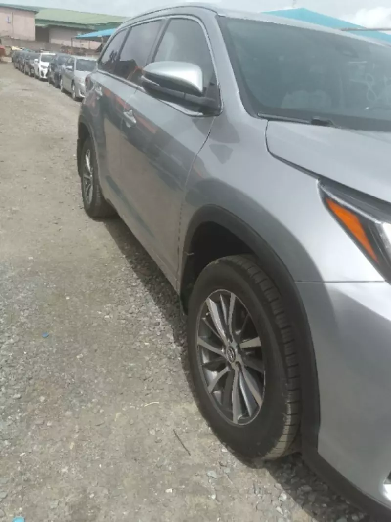 Toyota Highlander   - 2017