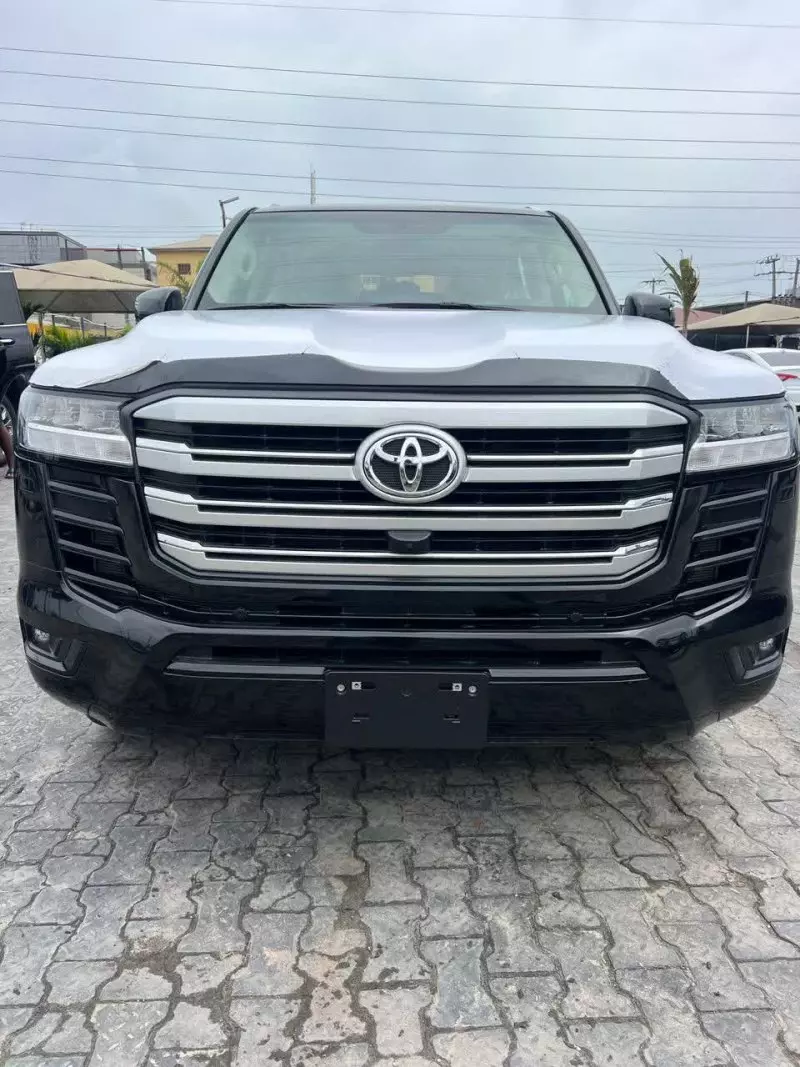 Toyota Land Cruiser VX   - 2023