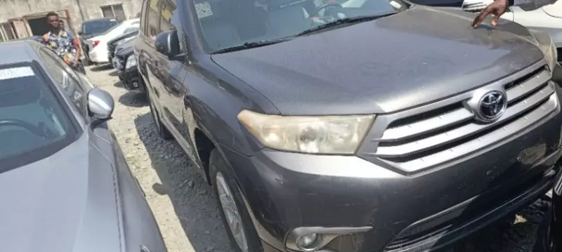 Toyota Highlander   - 2011