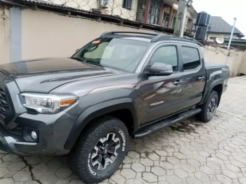 Toyota Tacoma   - 2019