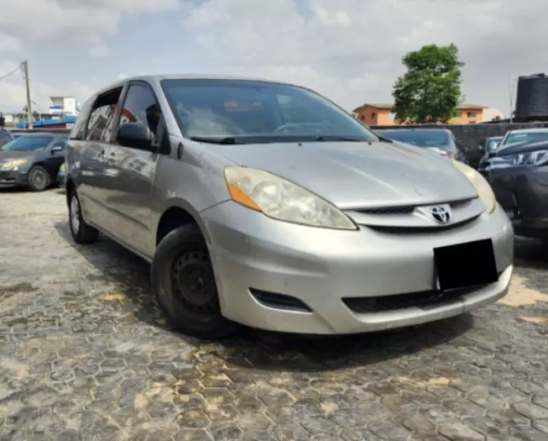 Toyota Sienna - 2010