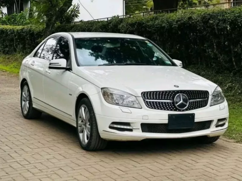 Mercedes-Benz C200   - 2011