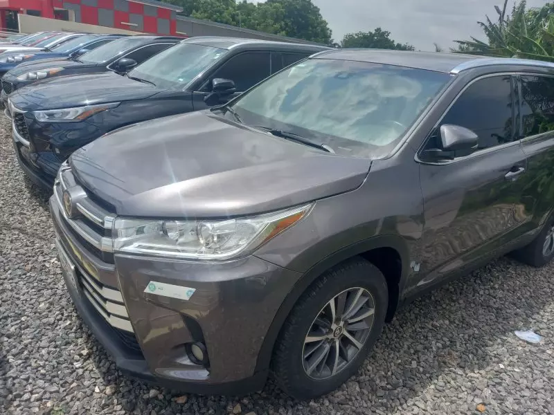 Toyota Highlander   - 2019