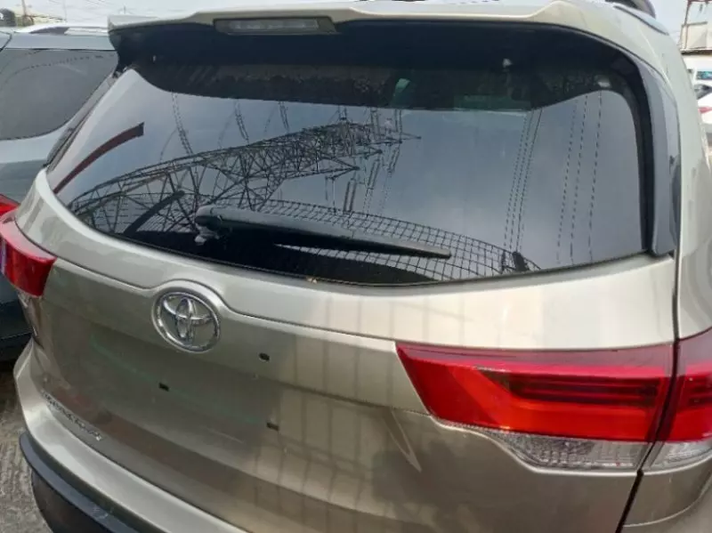 Toyota Highlander   - 2015