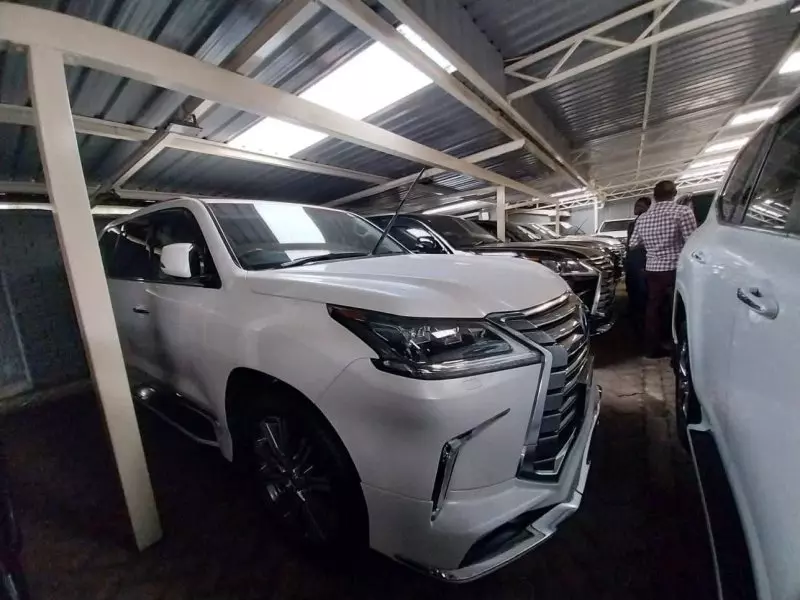 Lexus 570   - 2016