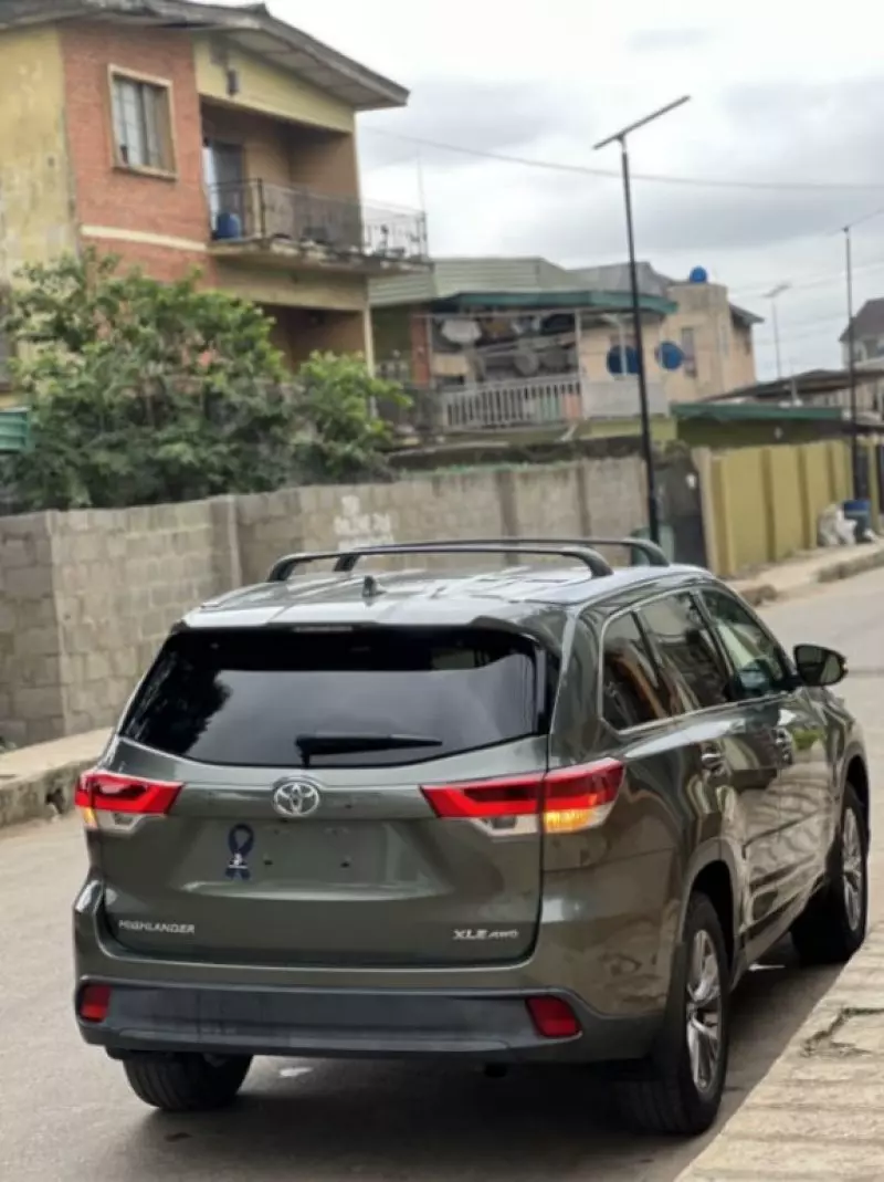 Toyota Highlander   - 2015