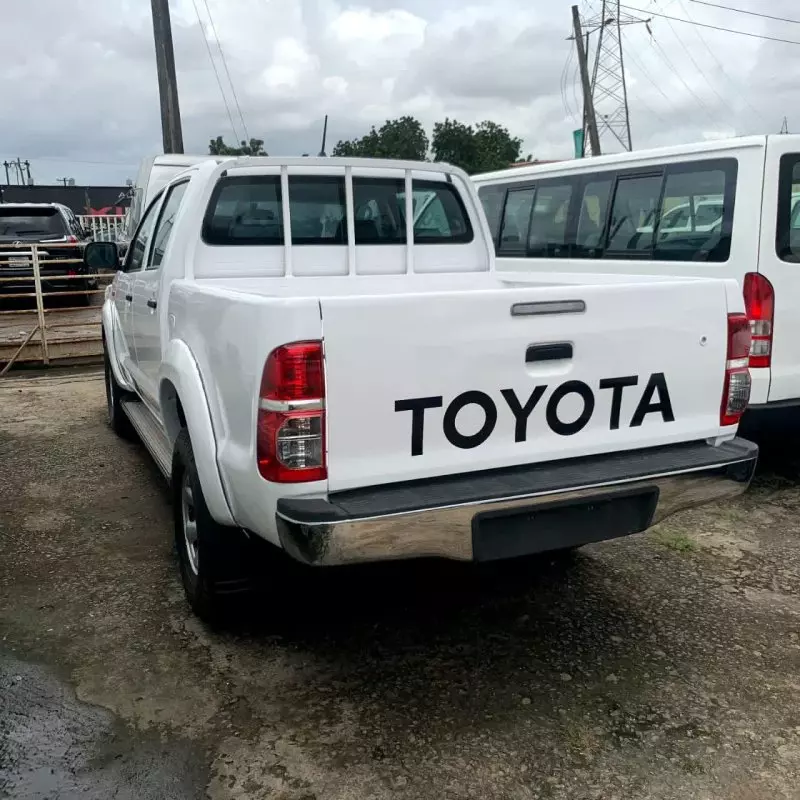 Toyota Hilux   - 2010