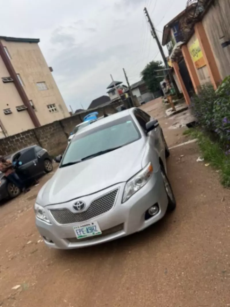Toyota Camry   - 2010