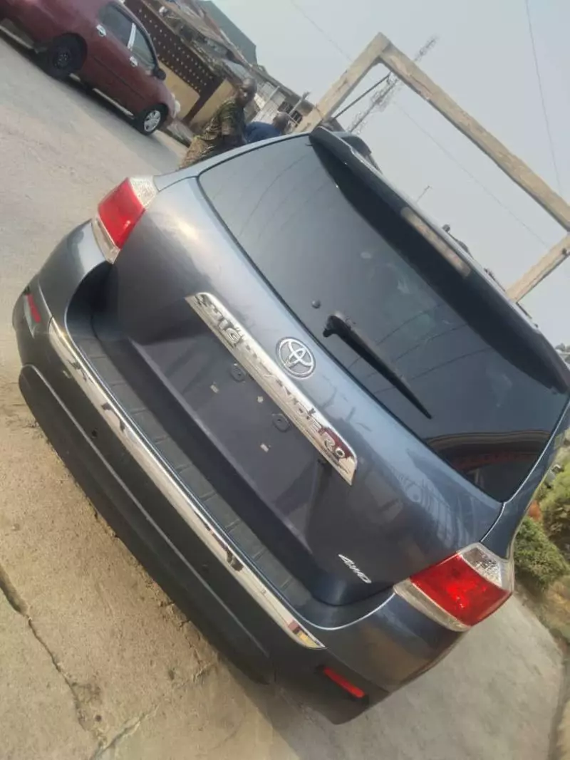 Toyota Highlander   - 2013