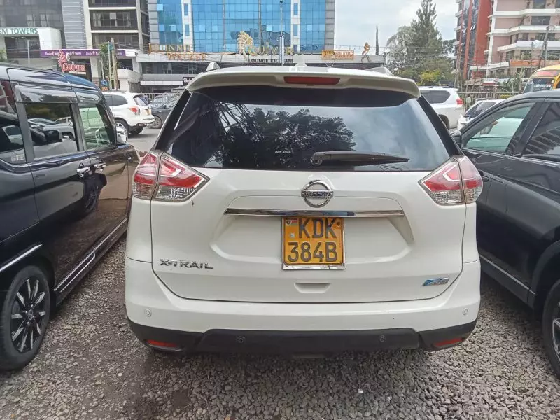 Nissan X-TRAIL   - 2015