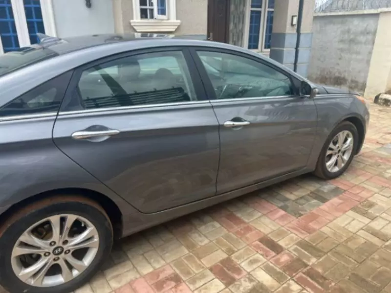 Hyundai Sonata   - 2011