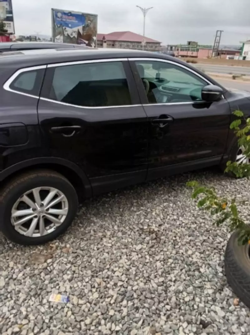 Nissan Qashqai   - 2015