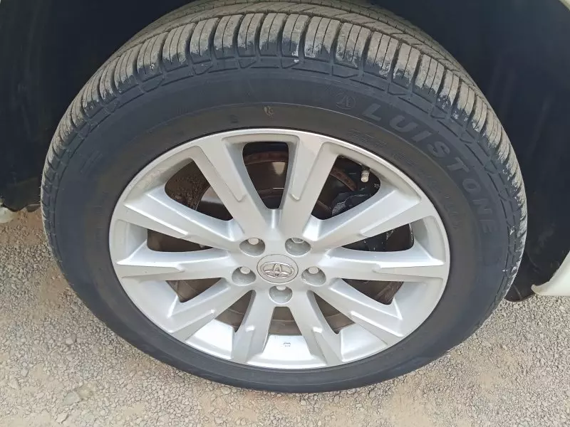 Toyota Vanguard    - 2011