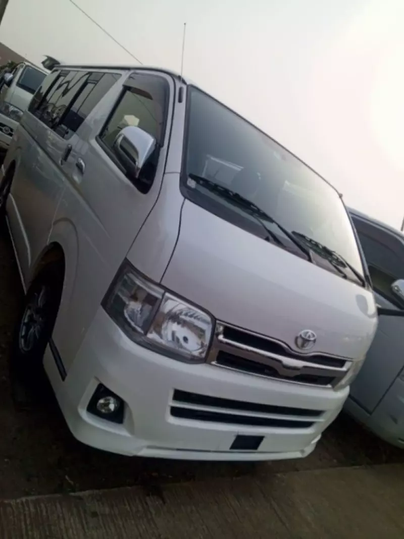 Toyota Hiace - 2012