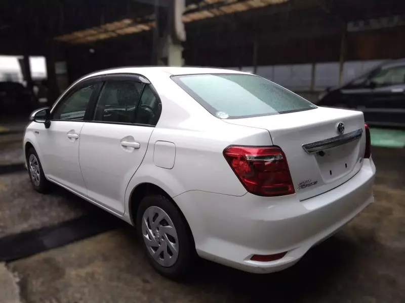Toyota Axio hybrid    - 2018