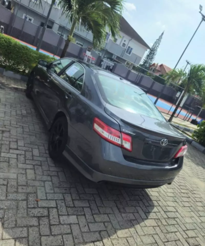 Toyota Camry   - 2011