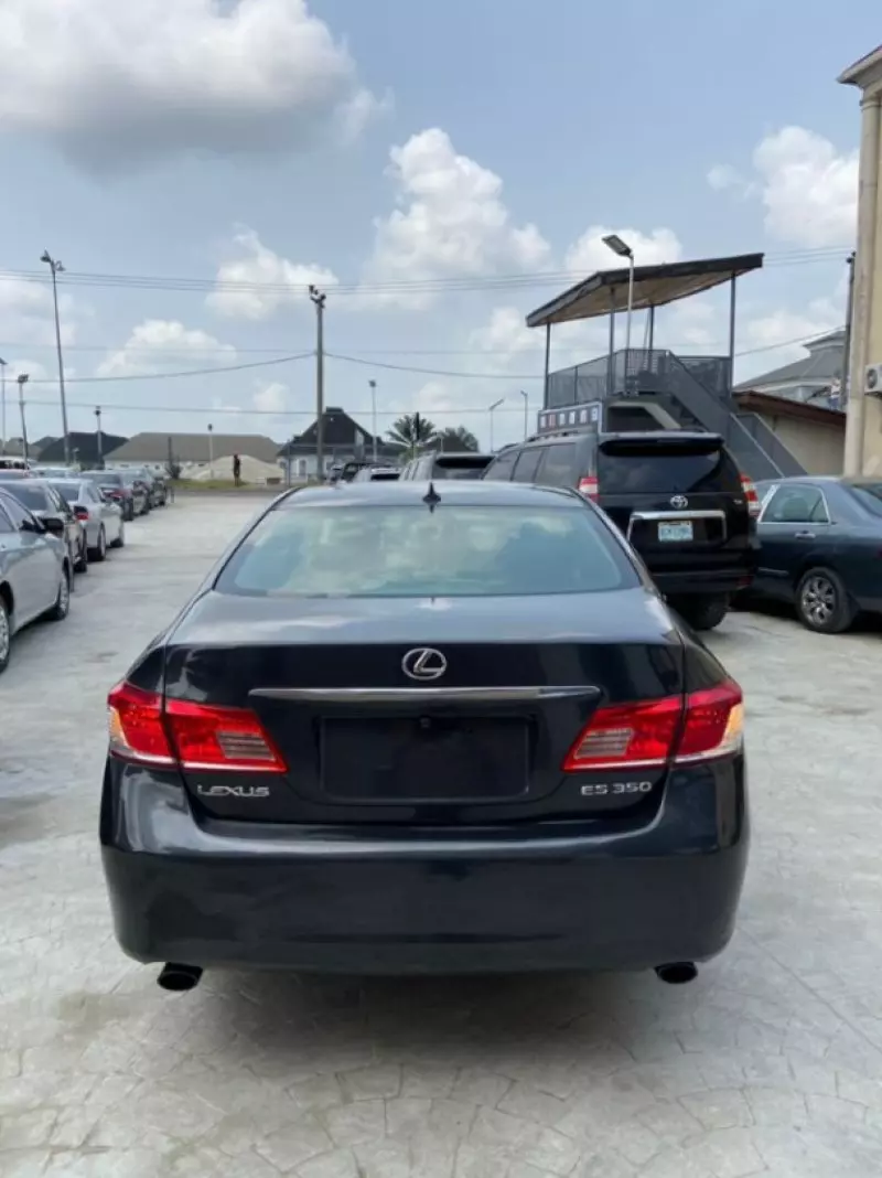 Lexus ES - 2010