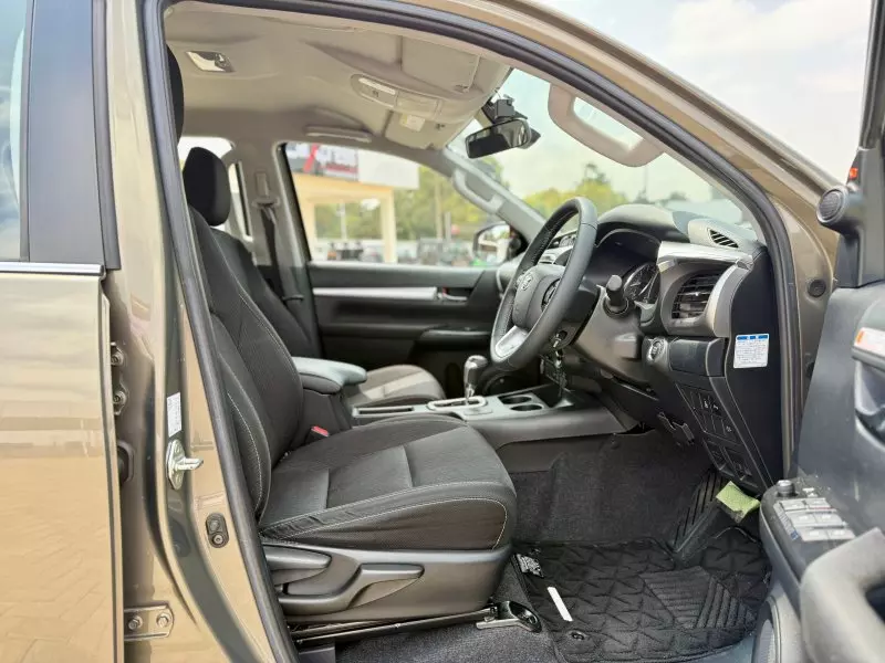 Toyota Hilux    - 2021
