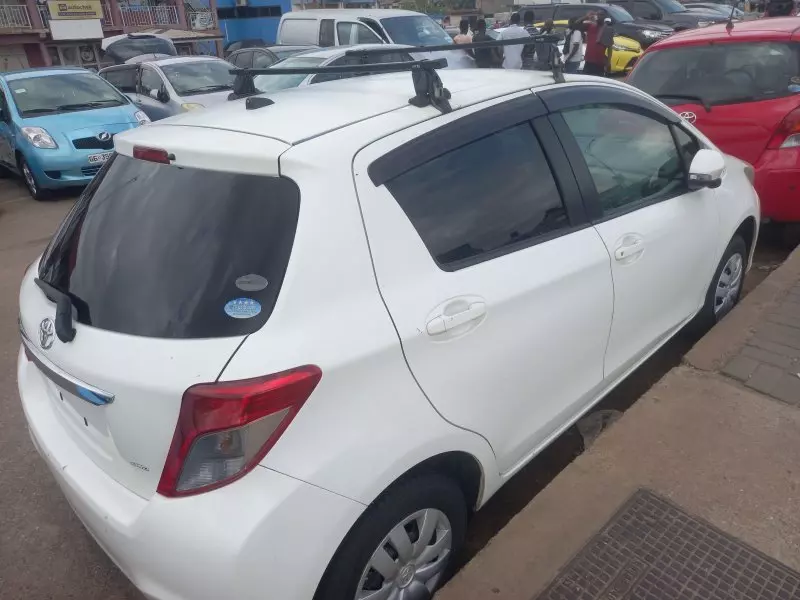 Toyota Vitz   - 2013