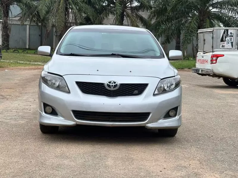 Toyota Corolla   - 2010
