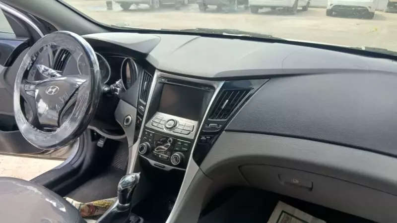 Hyundai Sonata   - 2012