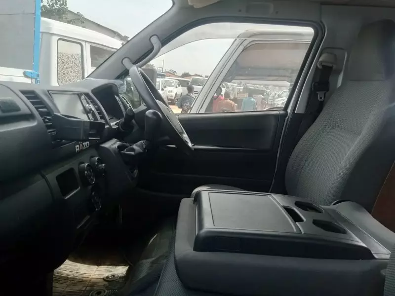 Toyota Hiace   - 2014