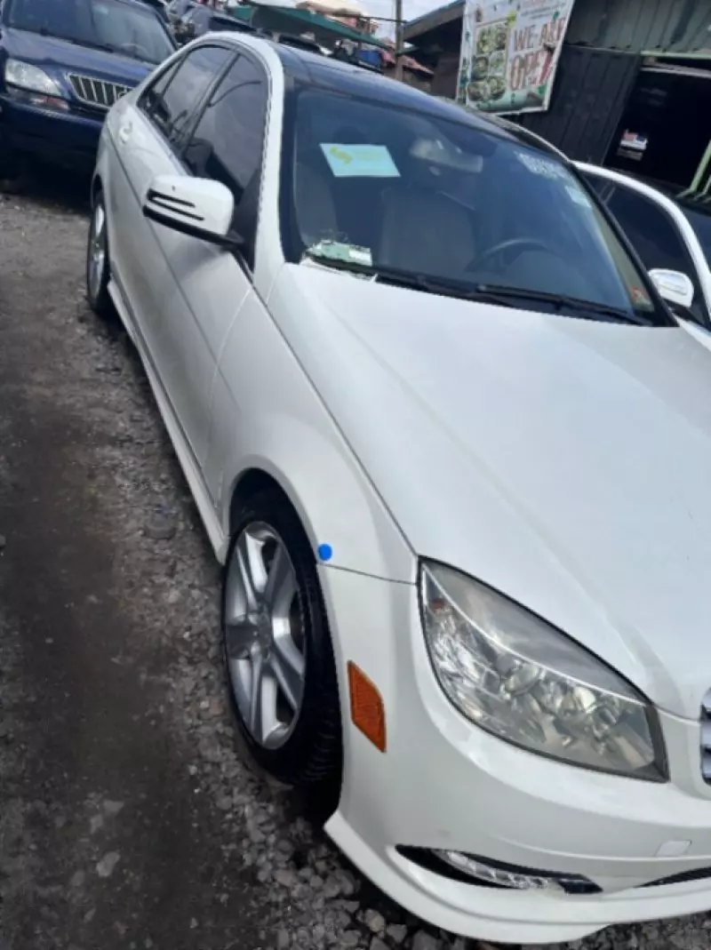 Mercedes-Benz C 300   - 2011