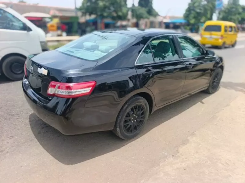 Toyota Camry   - 2010