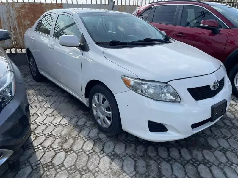 Toyota Corolla   - 2010