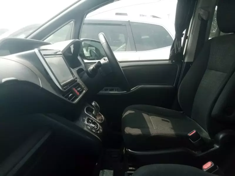 Toyota Noah Hybrid   - 2016