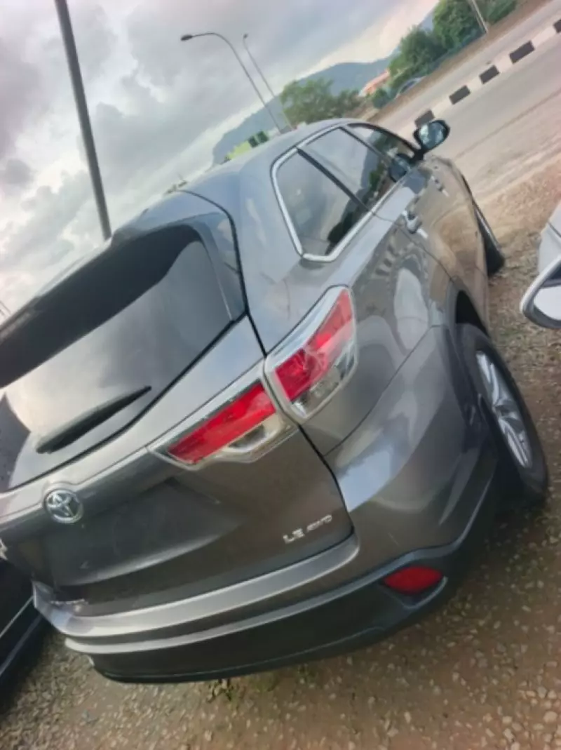Toyota Highlander   - 2015