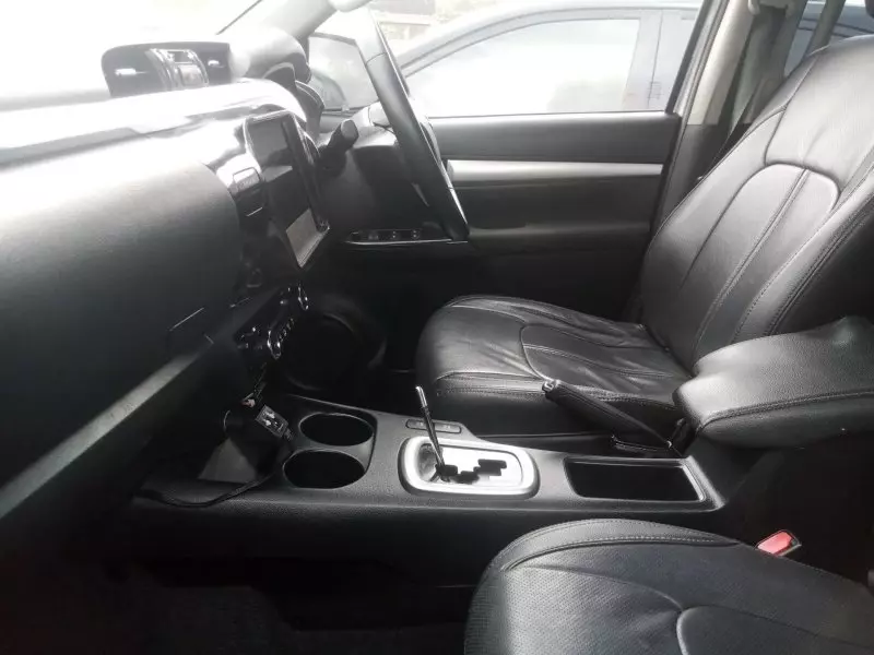 Toyota Hilux   - 2019