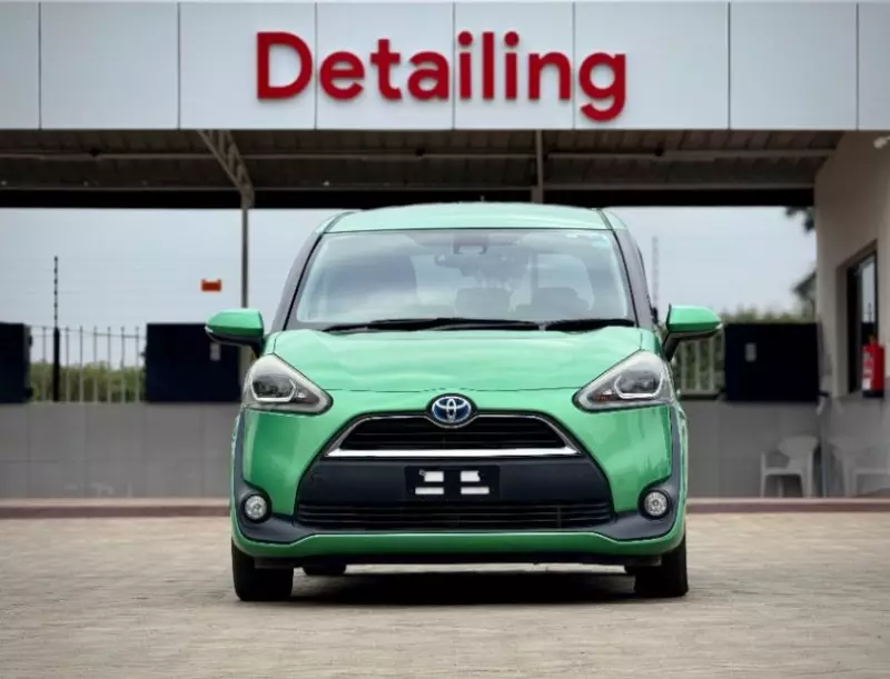 Toyota Sienta Hybrid    - 2017