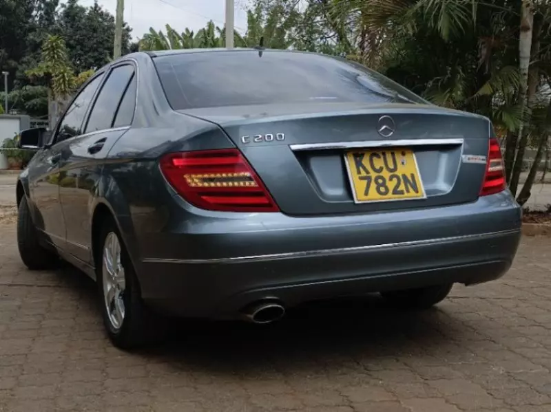 Mercedes-Benz C 200 - 2011