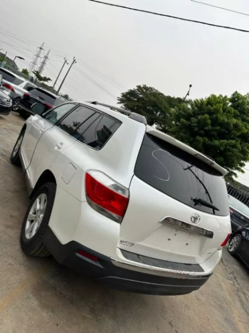 Toyota Highlander   - 2013