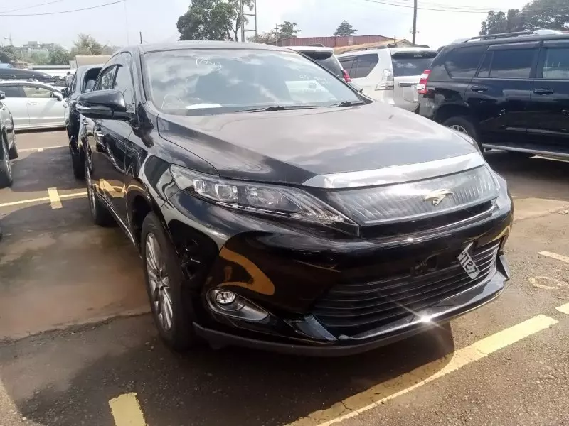 Toyota Harrier   - 2016